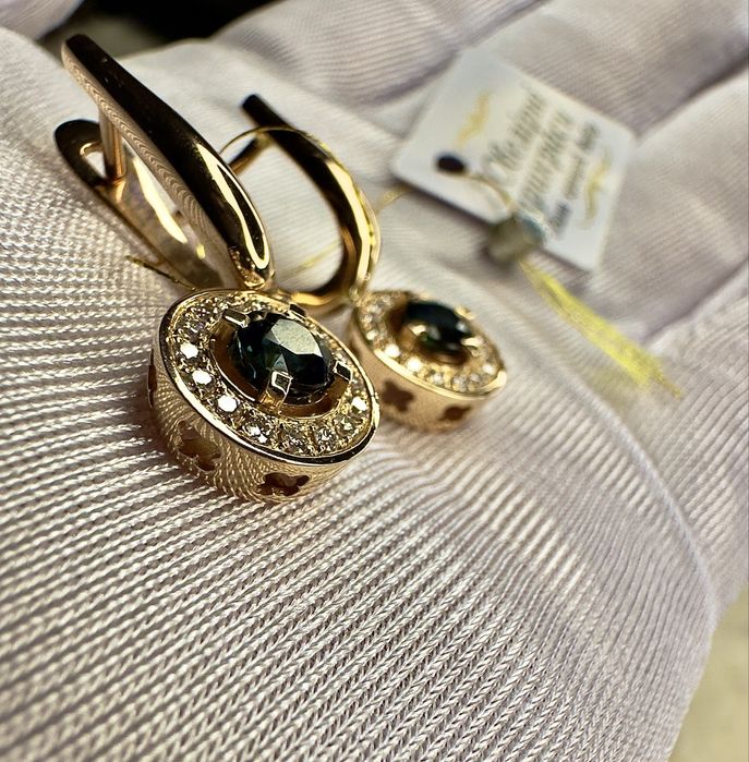 Золота каблучка та сережки з сапфірами та діамантами