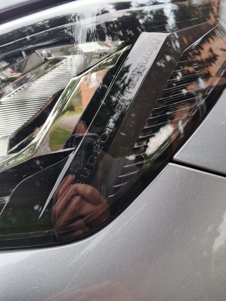 Peugeot e 2008         .