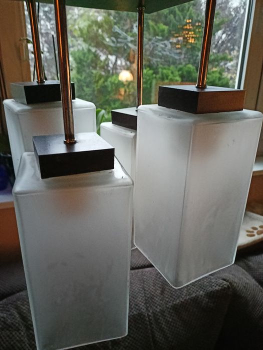 Lampa sufitowa na  cztery klosze