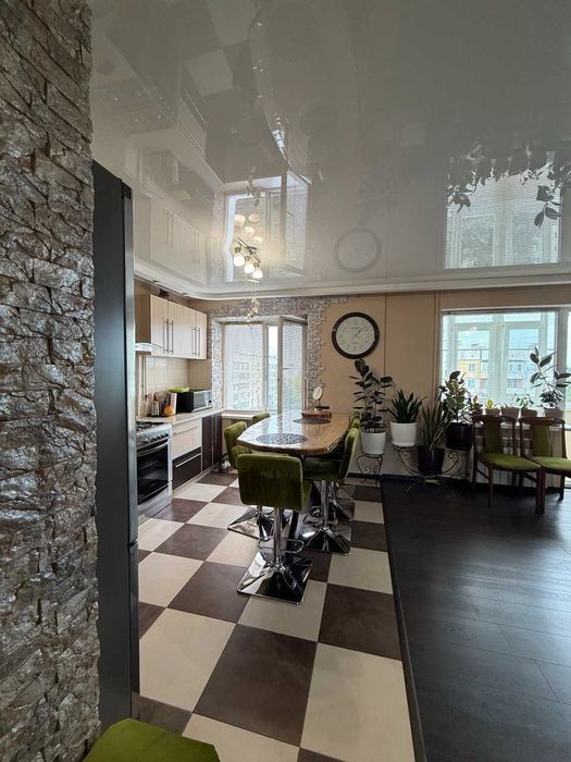 3-х кімнатна квартира на Садах-1