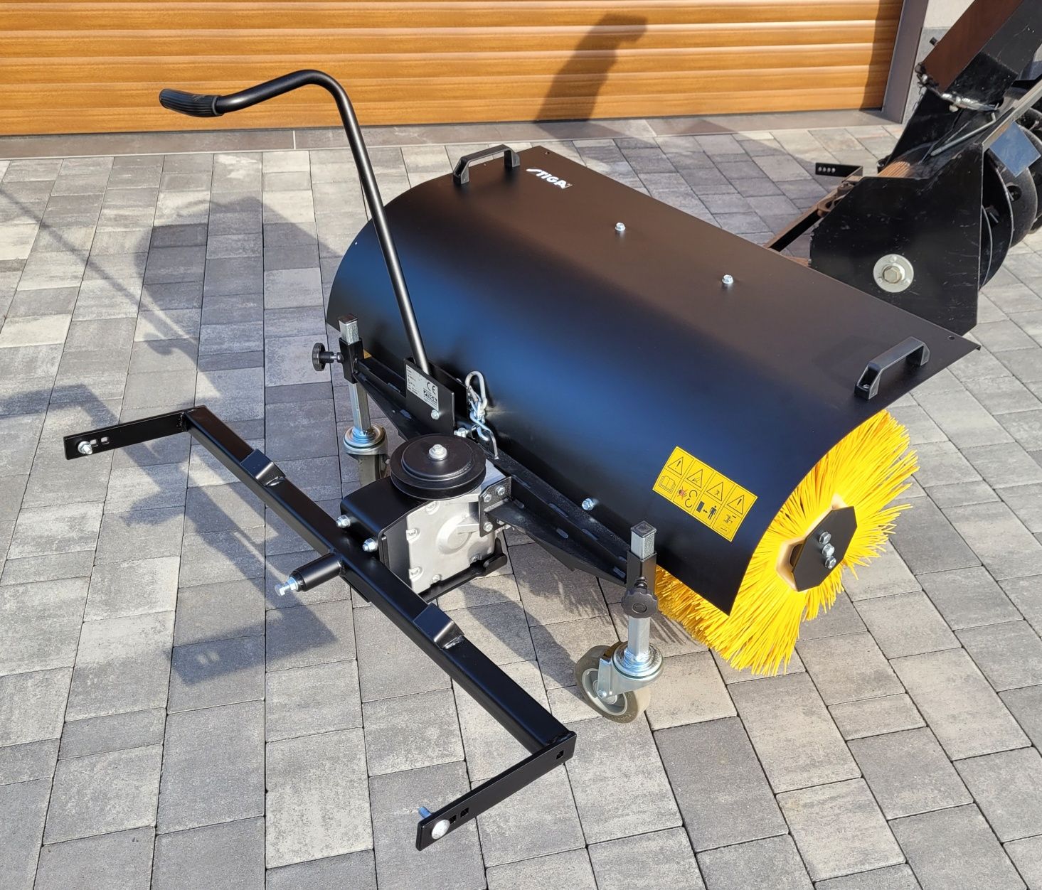 Odśnieżarka wirnikowa  Stiga Park PRO 4wd  i 2wd szczotka walcowa