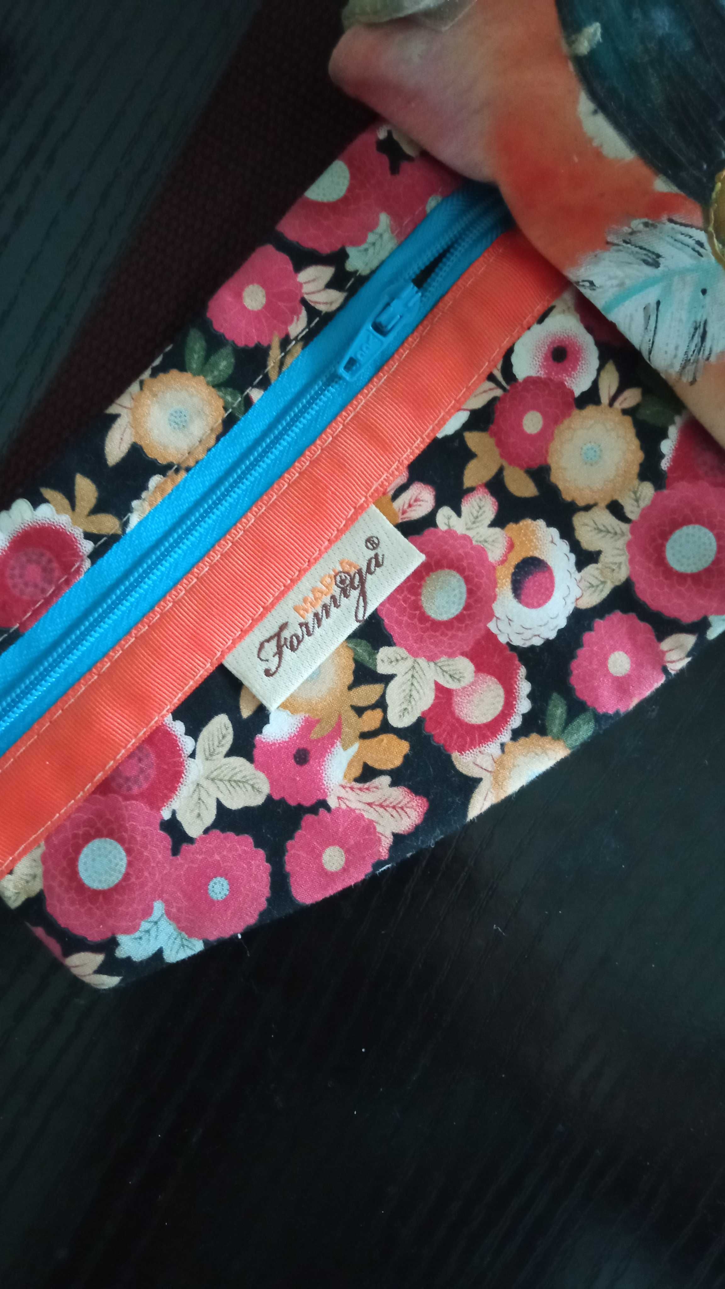 Bolsa de cintura pintada á mão Maria Formiga