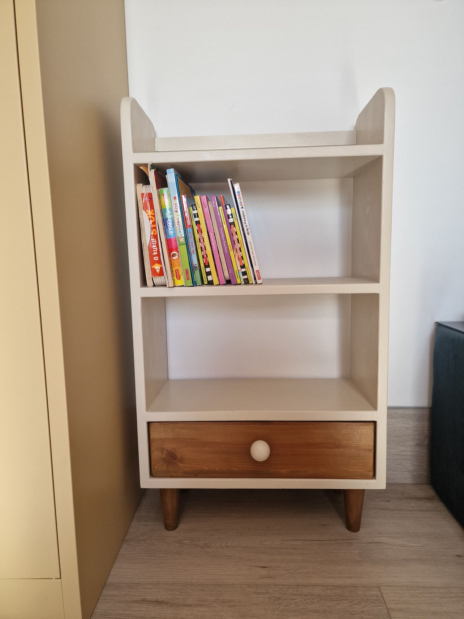 Biblioteczka regał dla dzieci
