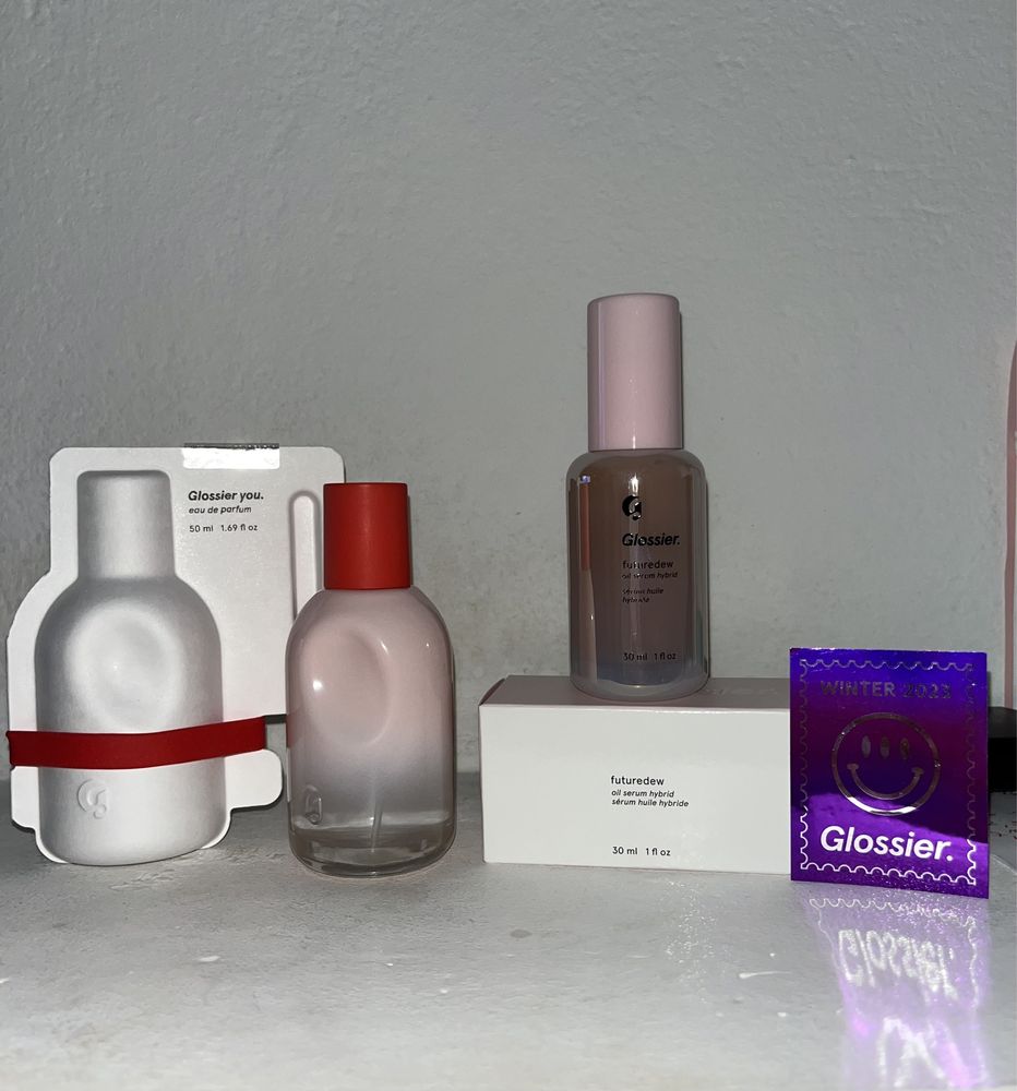 Glossier You perfume Dotcom e outros