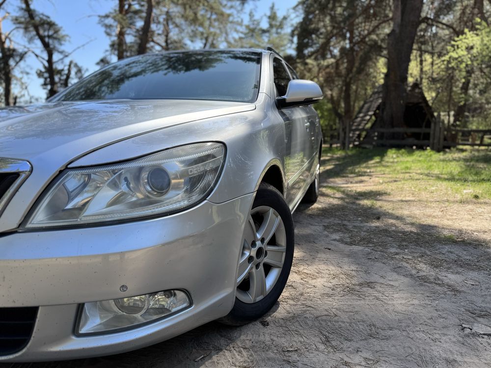Продам автомобіль Skoda Octavia A5 (2010 рік, 1.6 дизель, рестайлінг)