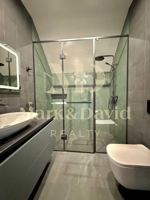 Унікальний будинок з бункером у Віта-Поштова