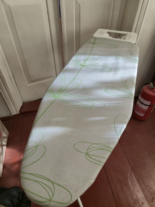 Гладильна дошка розкладна