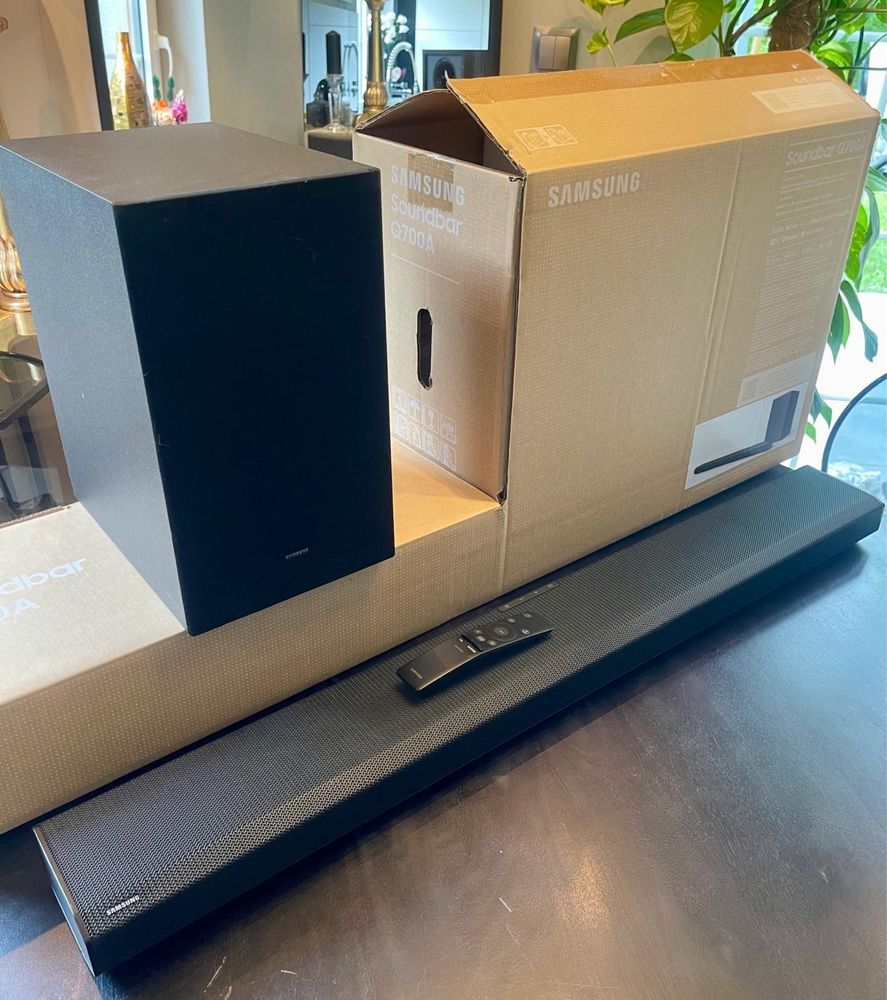 Soundbar Samsung Model HW-Q700A