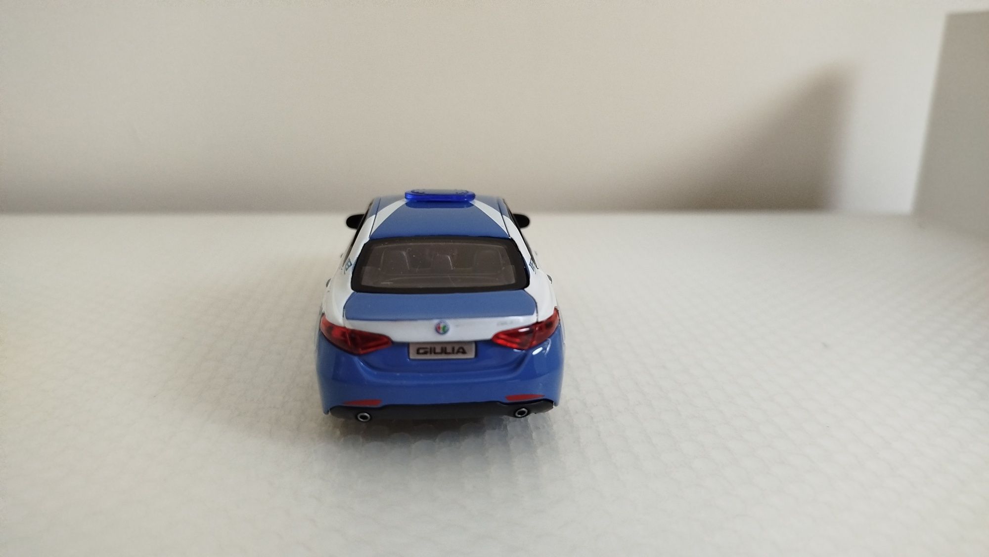 Miniatura Alfa Romeo Giulia 1/43 Nova