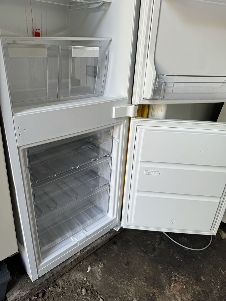 Холодильник вмонтований