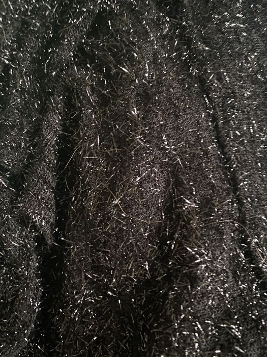 Czarna kamizelka bolerko puchate eleganckie ze srebrną nitką