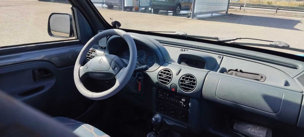 Renault Kangoo 1.4 gasolina, ano 1999, 5 lugares