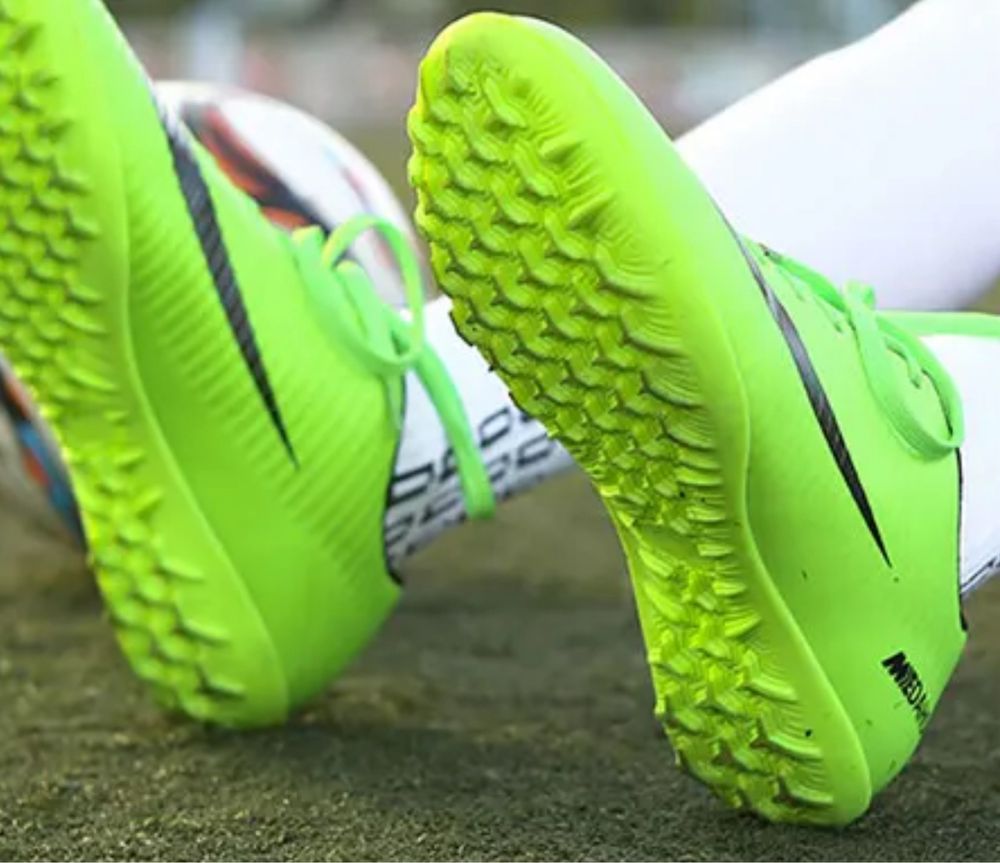 Buty piłkarskie obuwie sportowe futbolówki turfy orlik