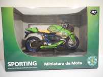 Mota BMW HP2 Sport do Sporting  SCP escala 1/18 Maisto