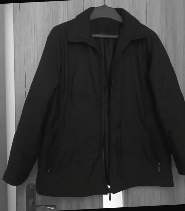 kurtka ocieplana w kolorze czarnym