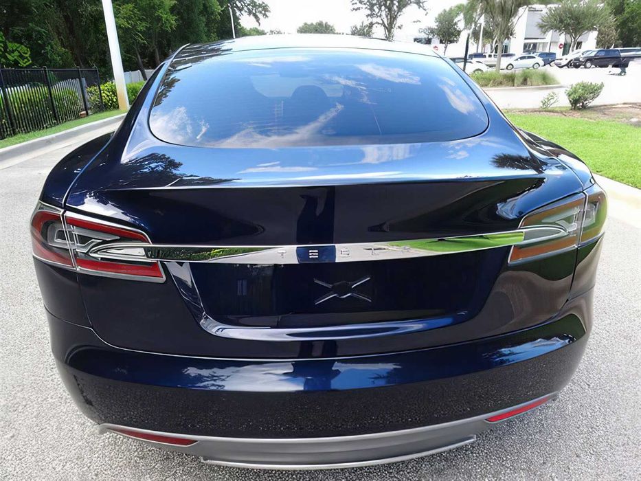 Tesla Model S      2015