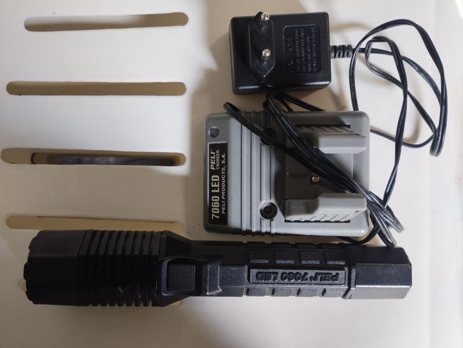 Latarka PELI 7060 LED + ładowarka