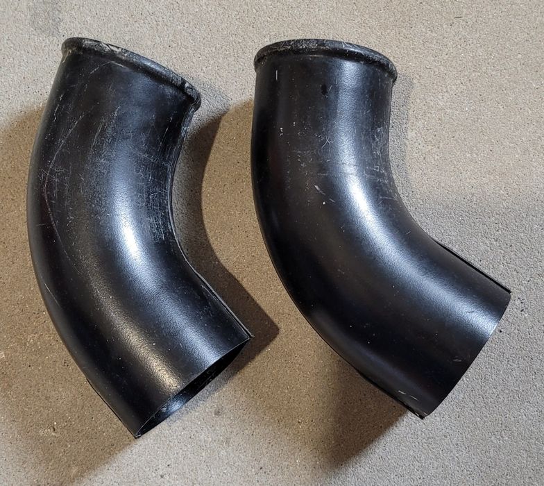 2 x kolanko rury spustowej (rynny) metal