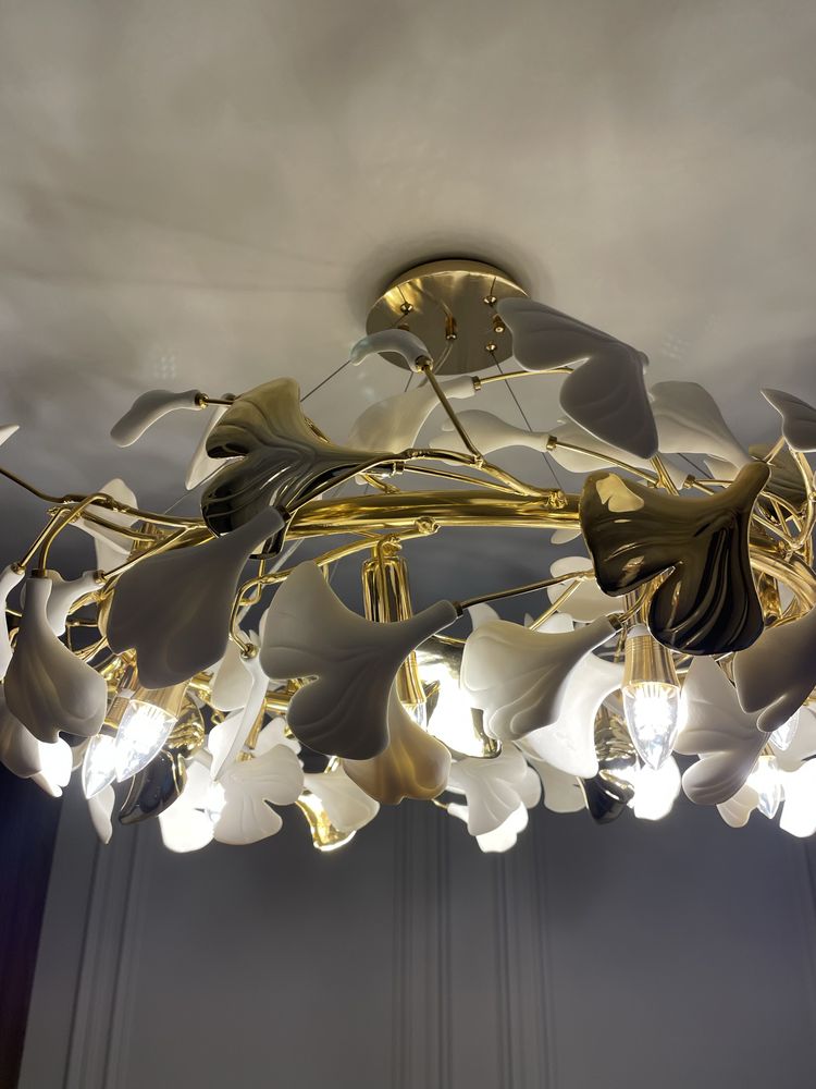 Nowoczesna lampa glamour wisząca złota liście mołorzębu