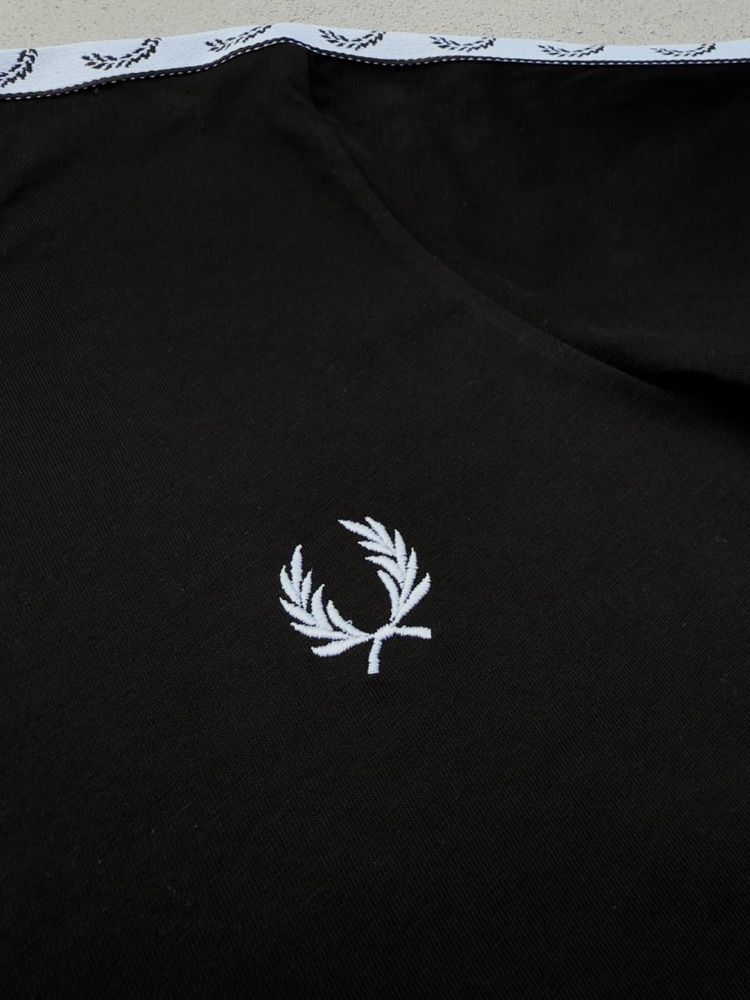 Набір Fred Perry лампас футболка шорти 2 пари шкарпетки в подарунок