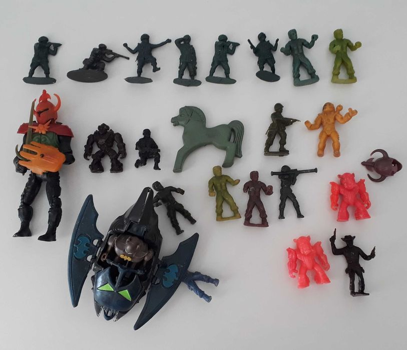 Игрушки фигурки кооператив 90х  годов только обмен