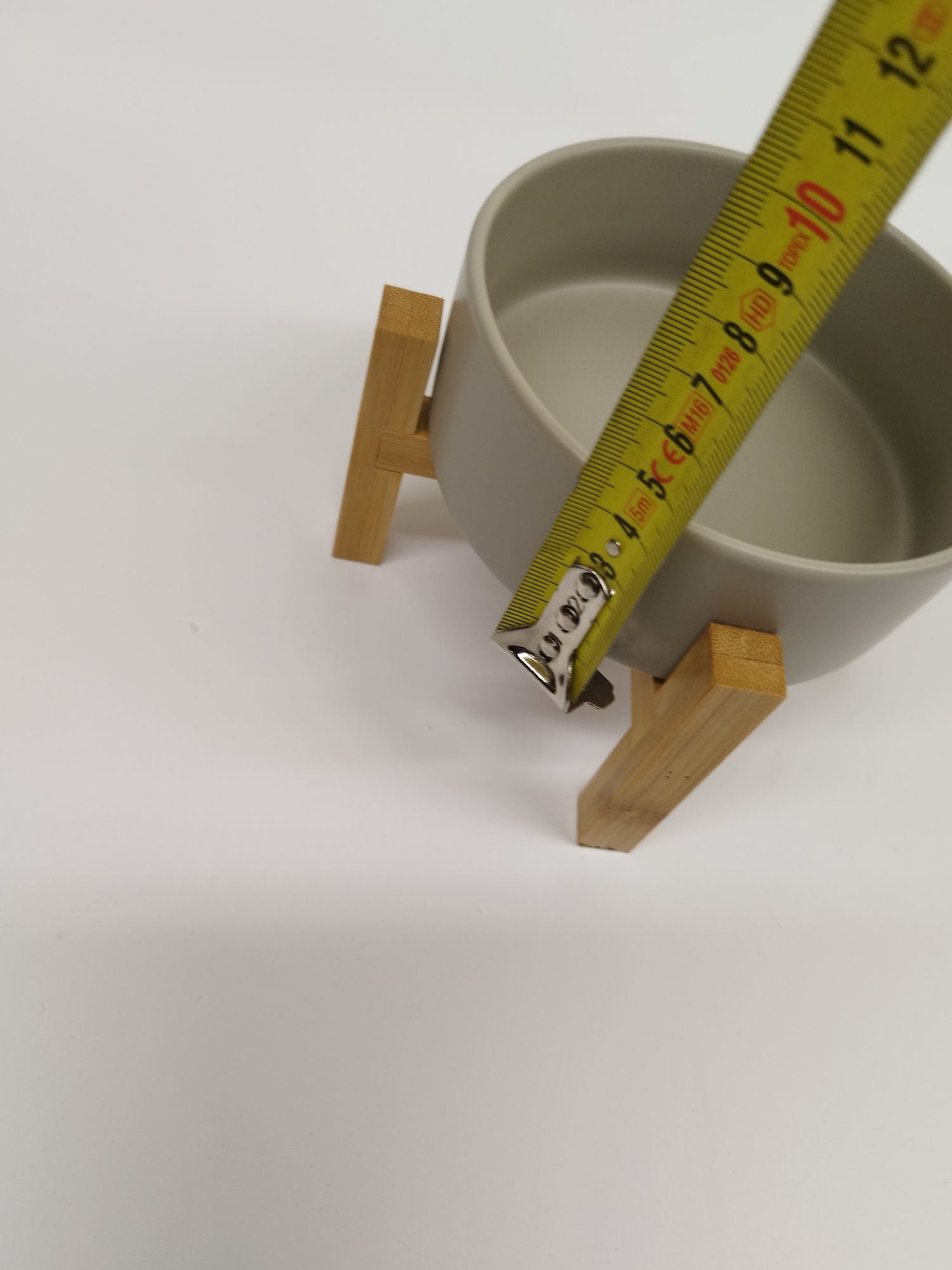 Ceramiczna miska dla zwierząt na stojaku