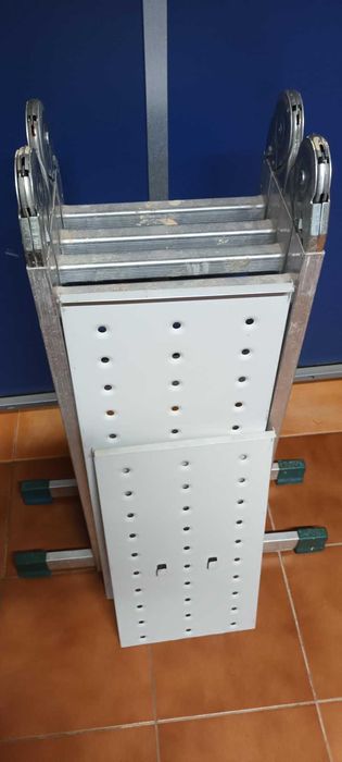 Escada Desdobrável Multifuncional em Alumínio