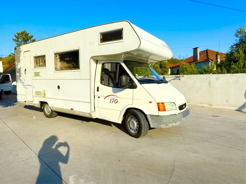 Autocaravana Ford Challenger - ano 2000 2.5TD