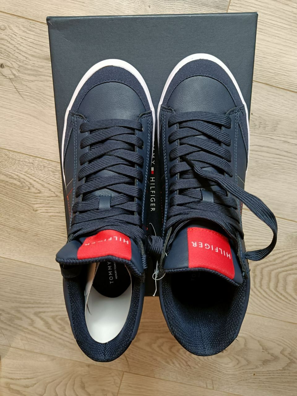 Snickers Tommy Hilfiger 8/41