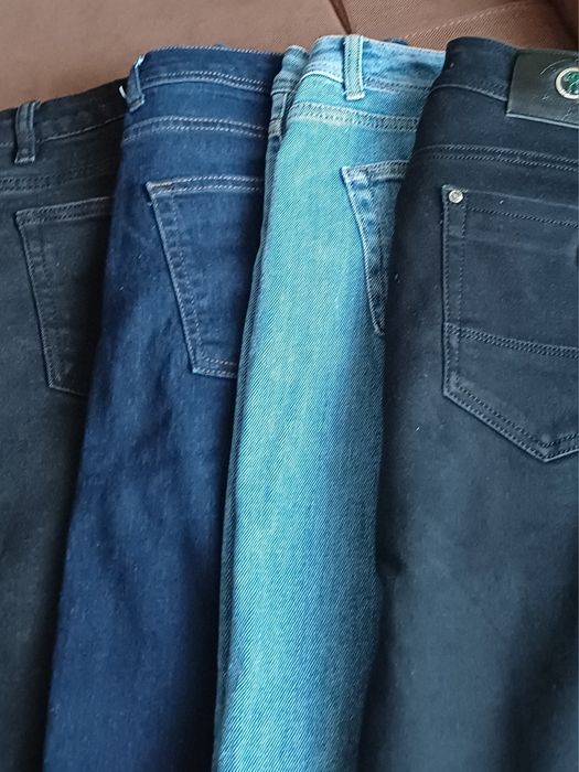 Продам джинси,Всі приблизно одного розміру.