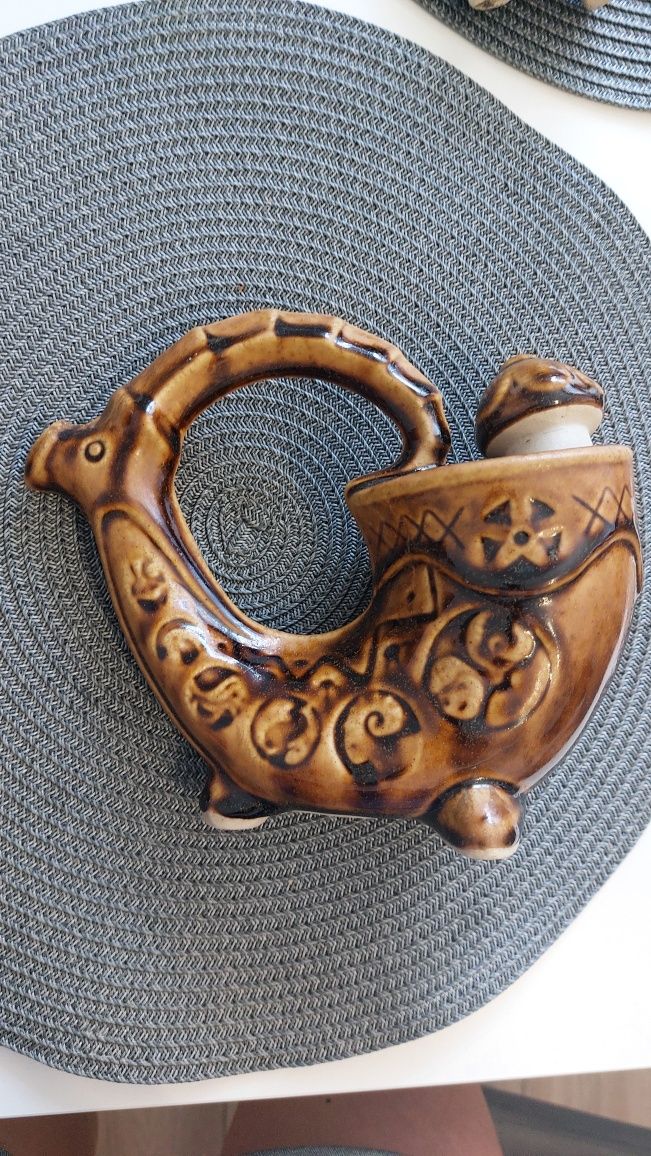 Zestaw karafka i 4 pijałki brązowe Koziorożec róg prl vintage