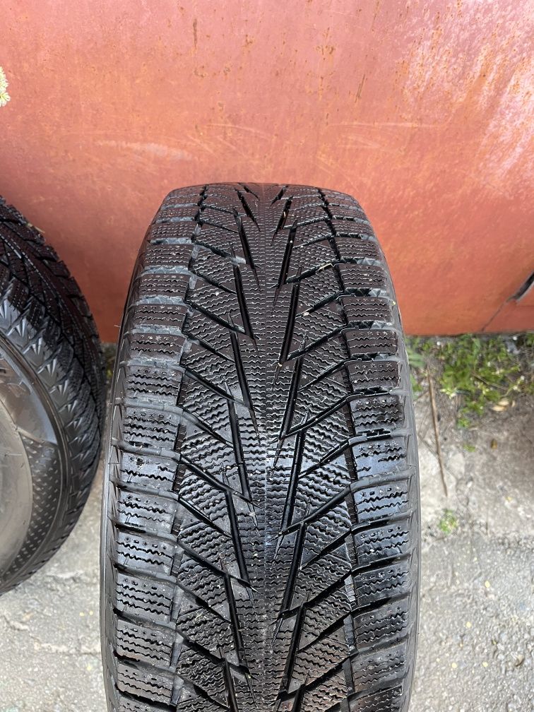 Шини 215 60 r16 зима Hankook winter i*cept iz2, 8.5 мм, 21 року