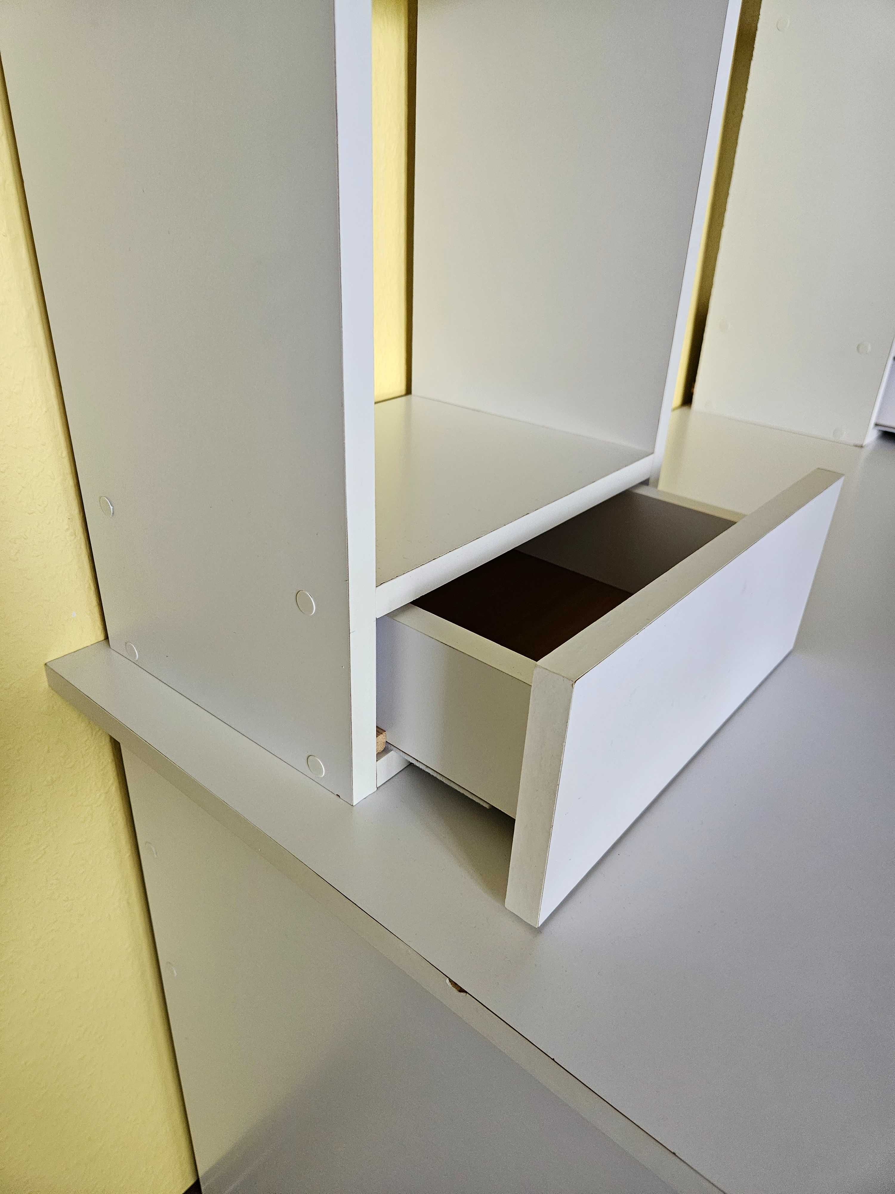 Białe BIURKO "a La" Ikea z półeczkami i szufladami
