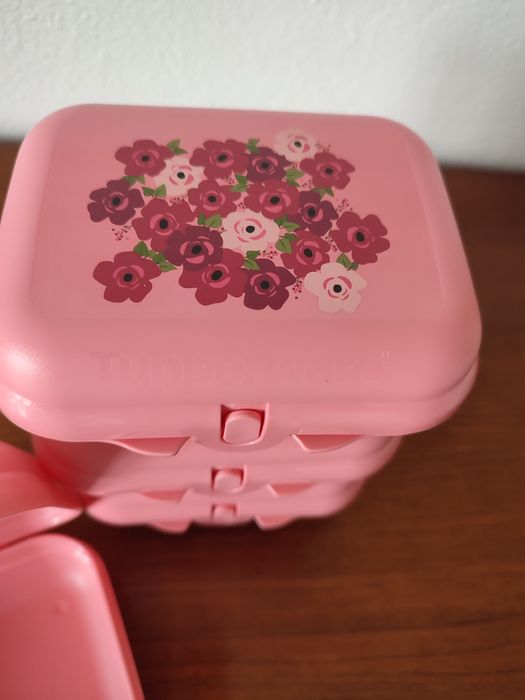 Quatro ostras Outubro Rosa - Tupperware