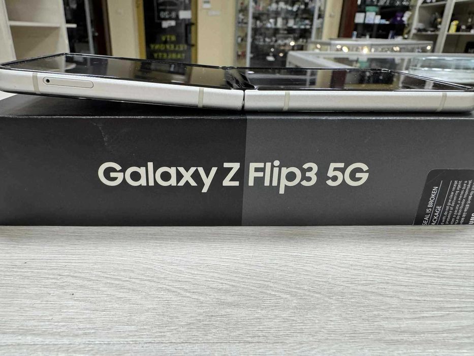 Smartfon Samsung Galaxy Z Flip3