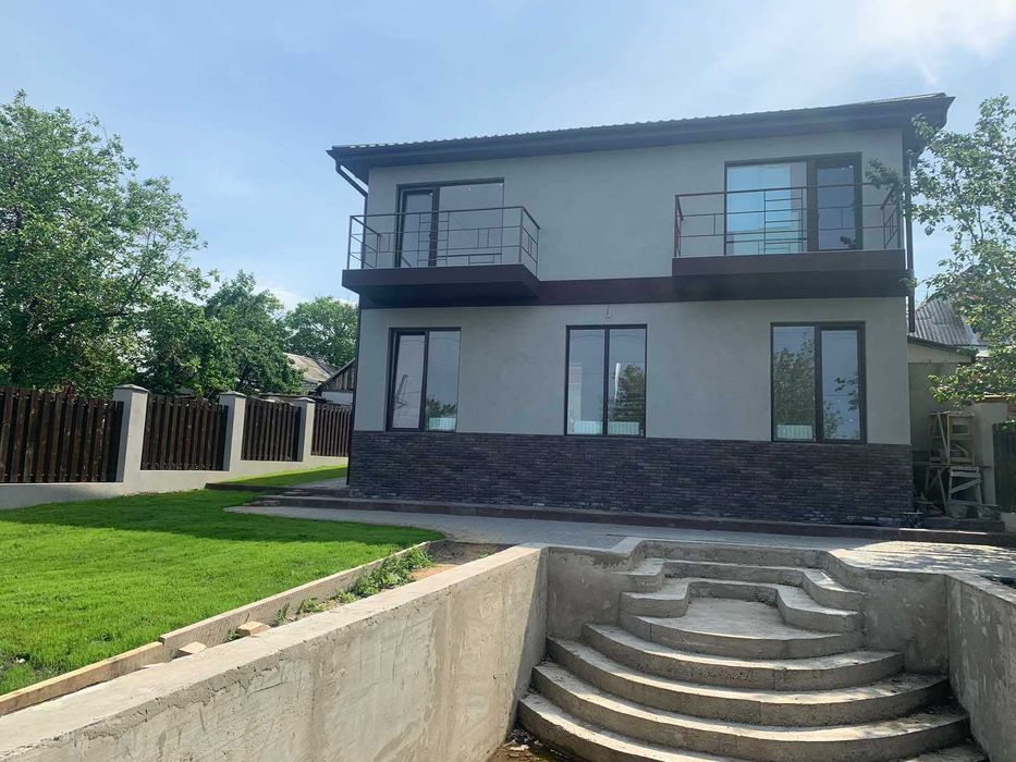 Продам стильный современный 2-хэт дом с бассейном