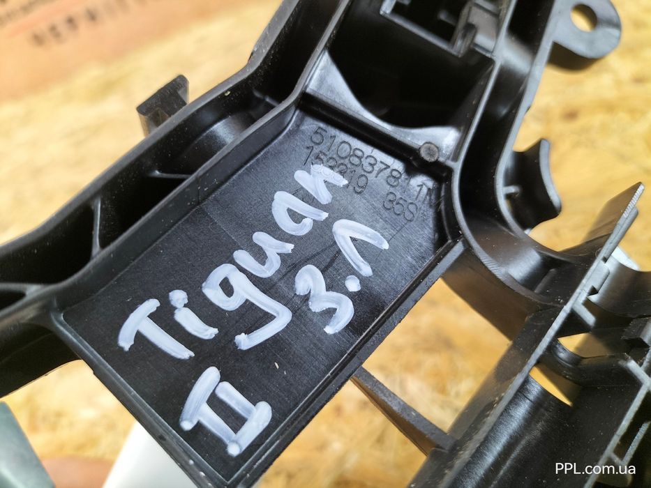 VW Tiguan II 2015-2020 Ручка двери задняя левая 510837811M