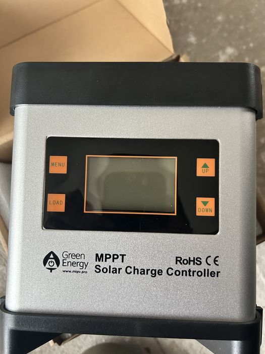 Solarny regulator ładowania MPPT 12/24 30A LCD