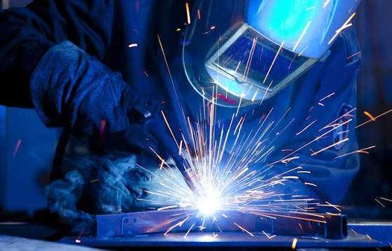 Soldar alumínio, ferro, inox . Aplainamento de cabeças de motores.