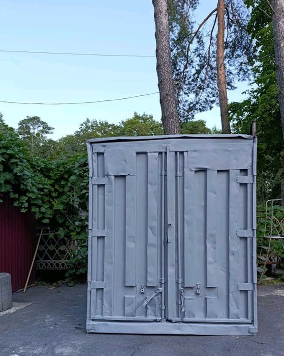 Металевий кіоск для роздрібної торгівлі.