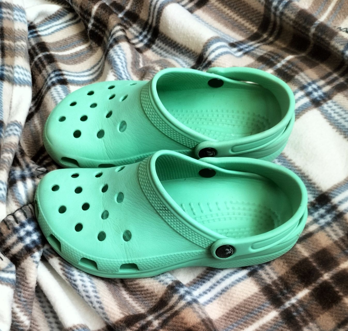 Klapki crocs .. zielonkawe