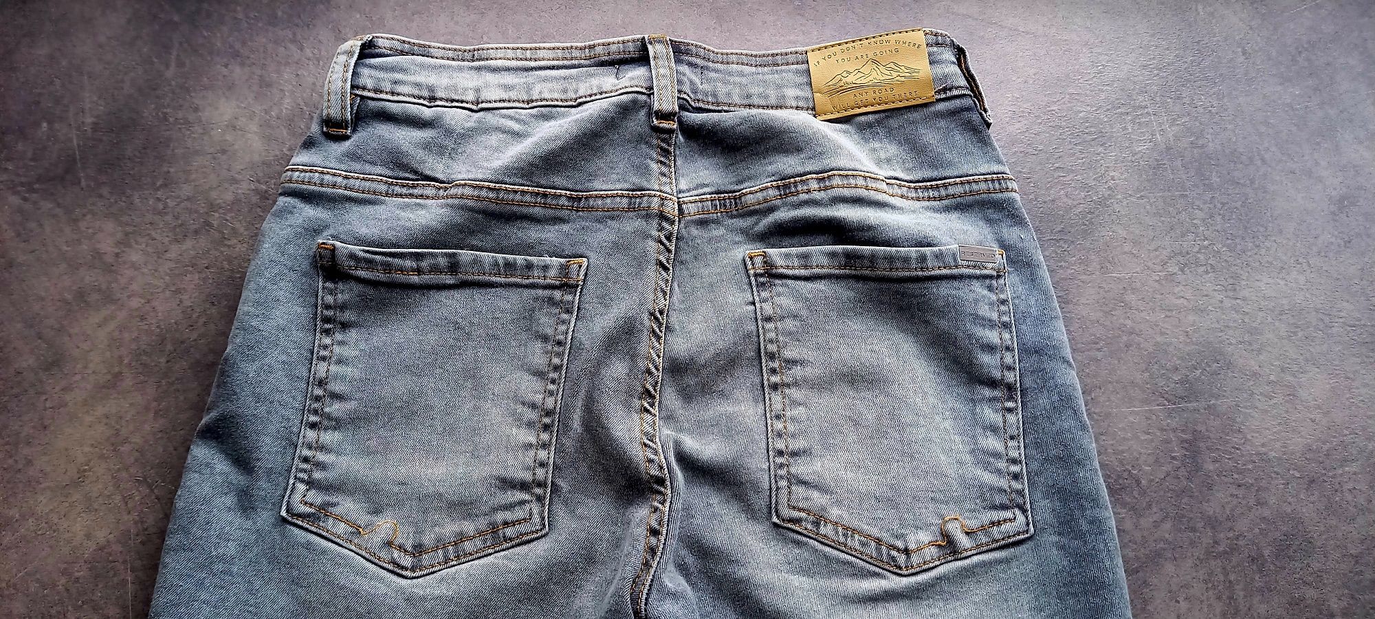 Reserved, spodnie jeansowe dżinsy, roz. 152cm