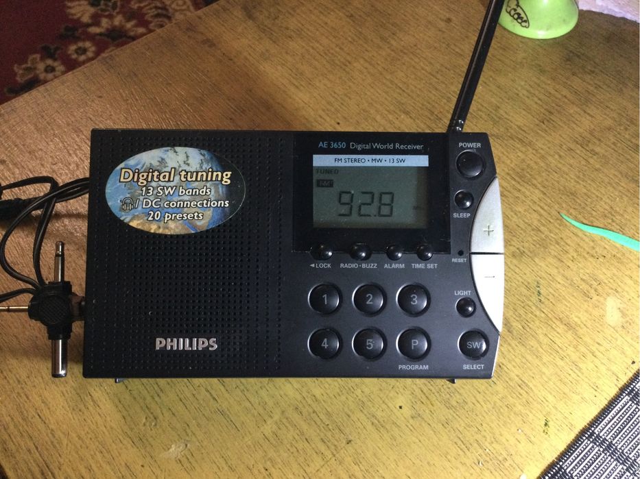 Продам радиоприемник PHILIPS AE3650