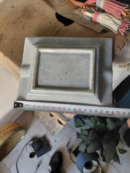 Cinzeiro antigo no estado real que se encontra anunciado