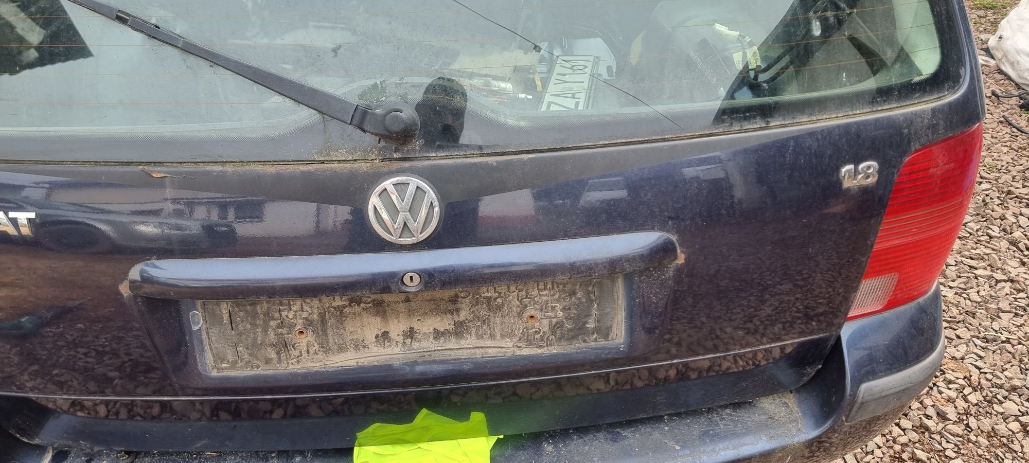 Volkswagen Passat kombi klapa tył z szybą LN5Y