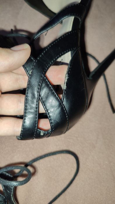 Чорні босоніжки на зав'язках