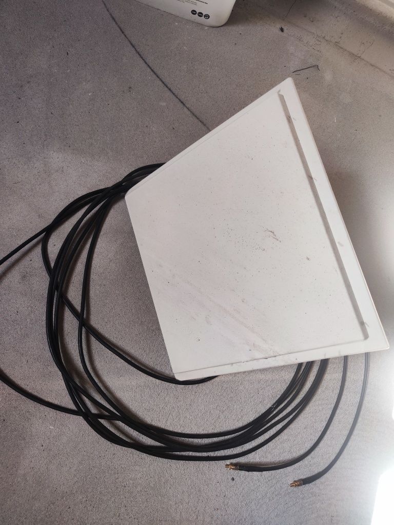 Antena Dualna Cybertech LTE-A/5G/4G 17dBi MIMO od 1800 do 2600MHz