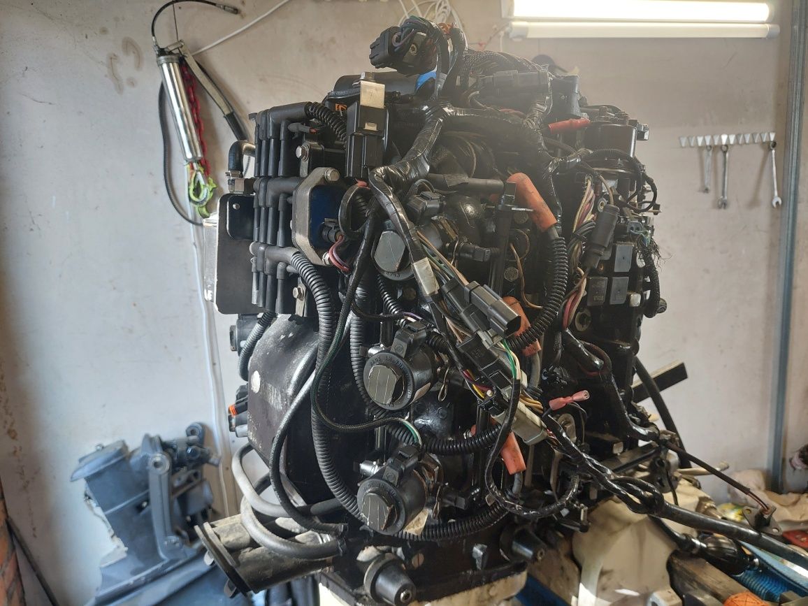 Silnik zaburtowy evinrud 150hp na wtrysku
