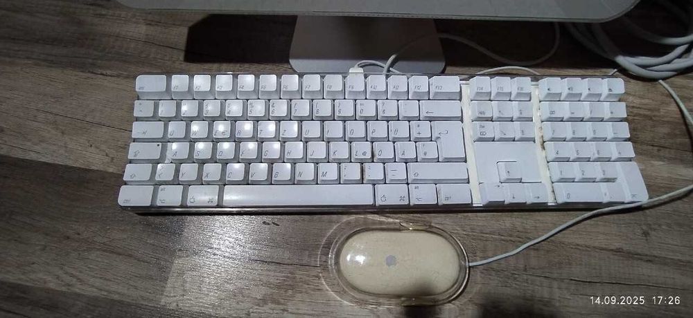 Komputer stacjonarny iMac Apple Mac klawiatura myszka Mac