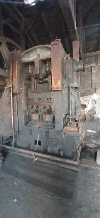 prasa mechaniczna o nacisku 300 t